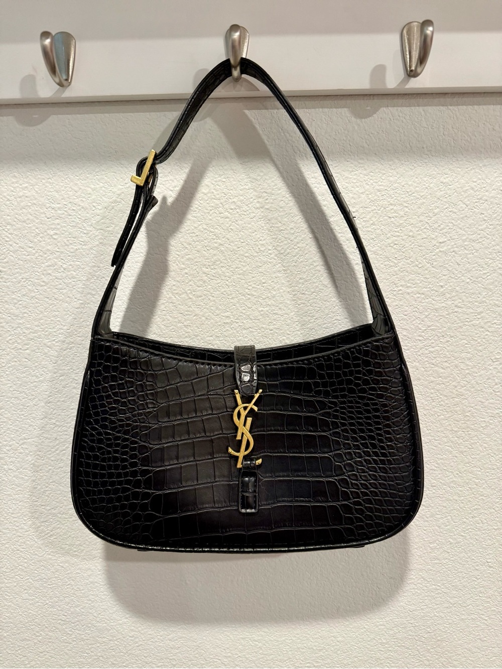 FAUX Saint Laurent Black Croc-Embossed Shoulder Bag with Gold YSL Hardware